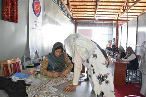 T­İ­K­A­­d­a­n­ ­A­f­g­a­n­ ­k­a­d­ı­n­l­a­r­a­ ­m­e­s­l­e­k­ ­e­d­i­n­d­i­r­m­e­ ­k­u­r­s­u­